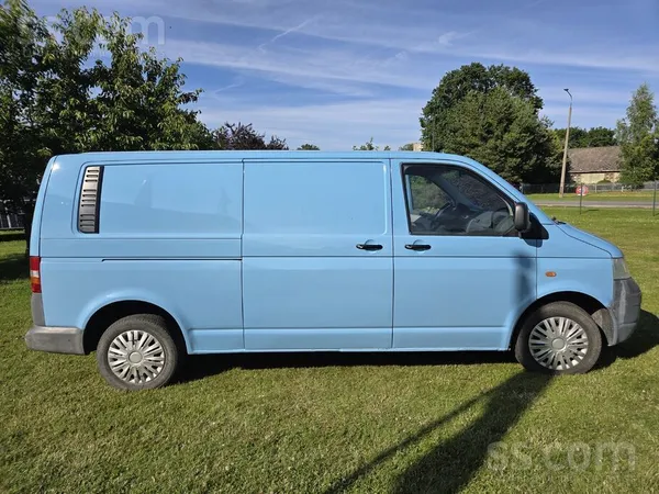 Volkswagen Tiek pārdots kravas busiņš ar pilnu masu 3000 kg, 