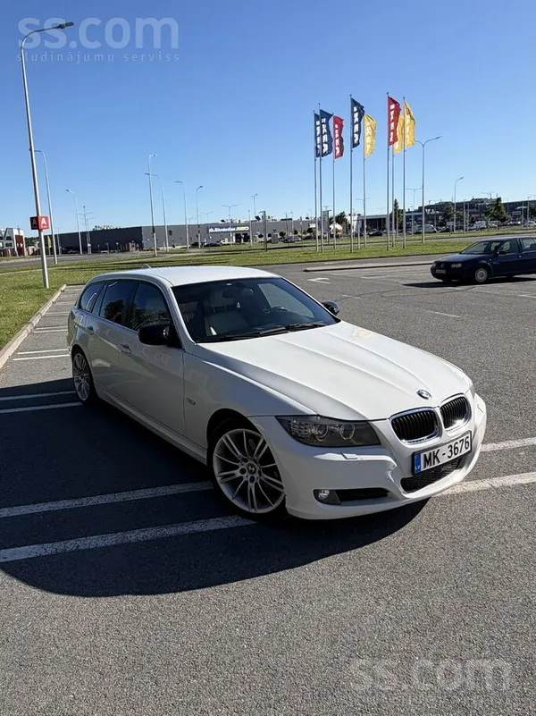 BMW Pārdodu koptu un uzticamu BMW 320D Touring (univer