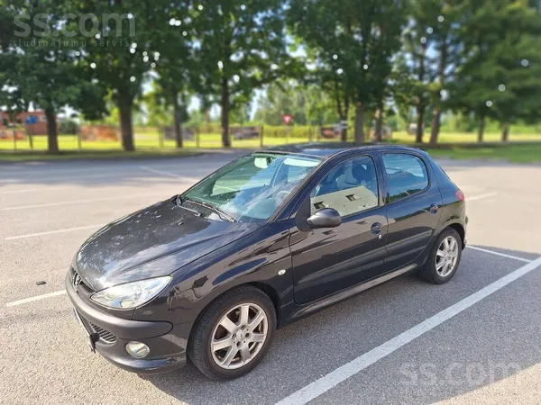 Peugeot Ekonomisks auto ar labu 1.6 Hdi dīzeļmotoru. Eļļa 