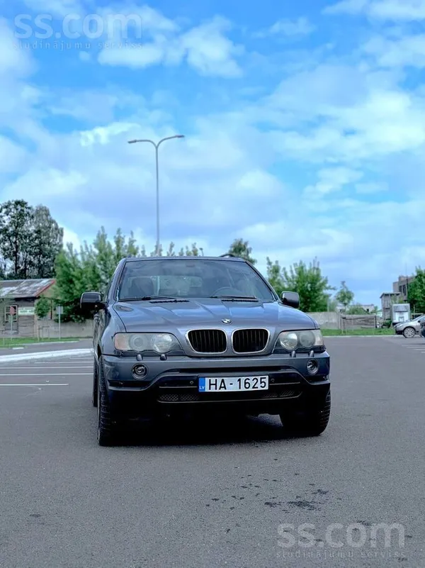 BMW Pārdod X5. Ir vizuāli defekti, defekts iedarbināša