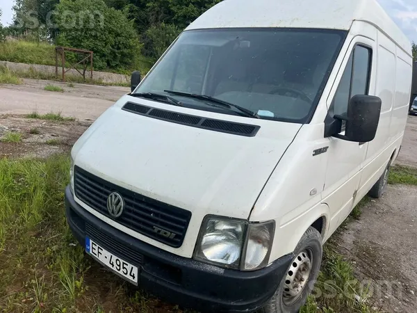 Ir vizuali defekti vis strada