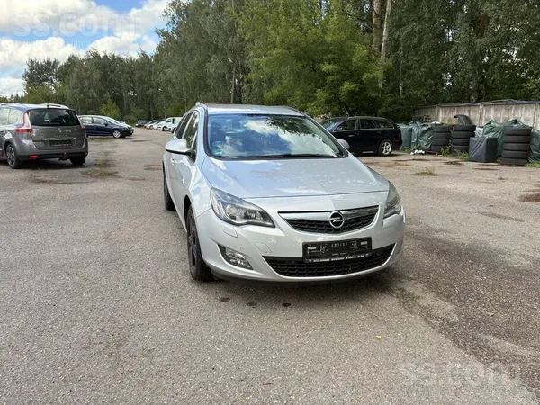 Opel Auto no Vācijas. 