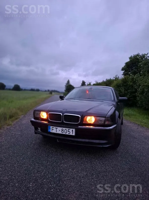 Pārdodu BMW e38. Vizuāli saguris vairāk domāts rezerves daļām. 
Aprīkots ar