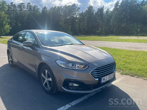 Ford Pārdod Ford Mondeo ar mazu nobraukumu. Līdzi dodam