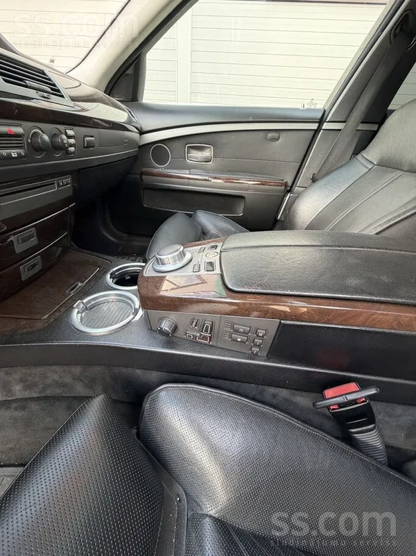 BMW 730