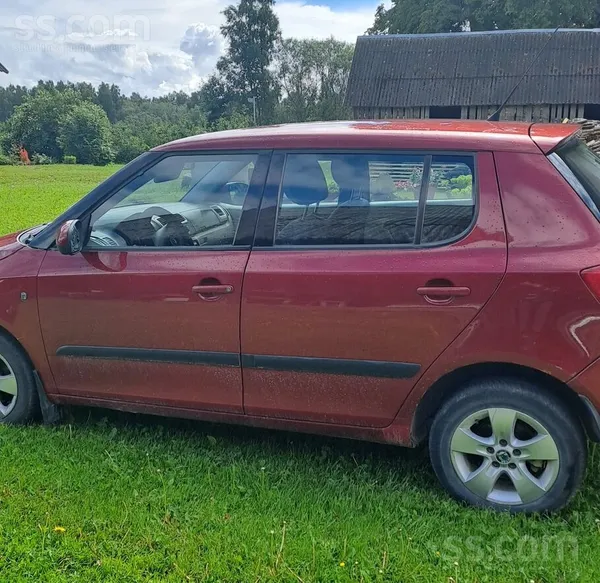 Skoda Pārdod škoda fabia braucošā kārtībā, ir nelieli vi
