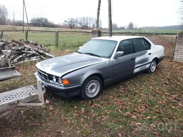 BMW Pārdodu BMW E32 Long ar M30B35 dzinēju (155 kW).