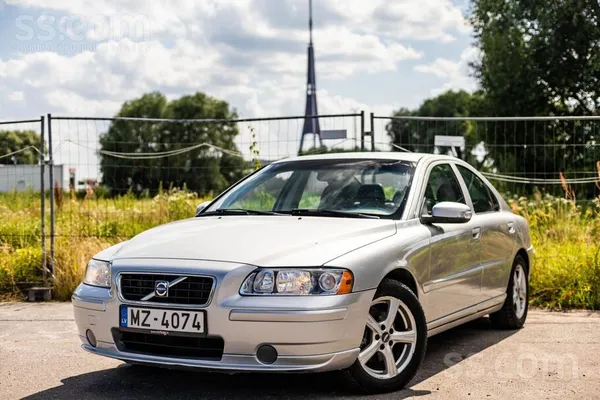 Volvo S60 ar 2.4 D5 dīzeļdzinēju un manuālo ātrumkārbu. 
Ja meklējat uztica