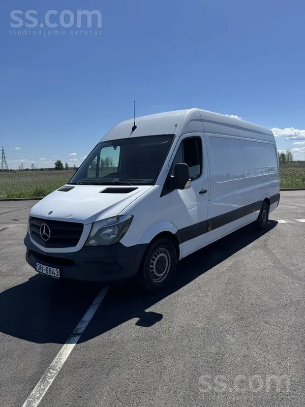Mercedes Pārdod darbam gatavu un ietilpīgu kravas furgonu M