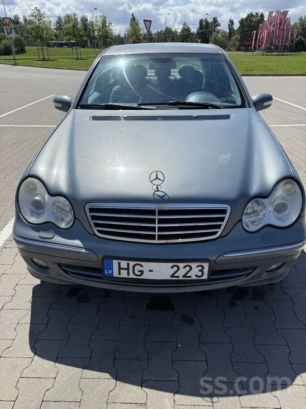 Mercedes Pārdodu. 