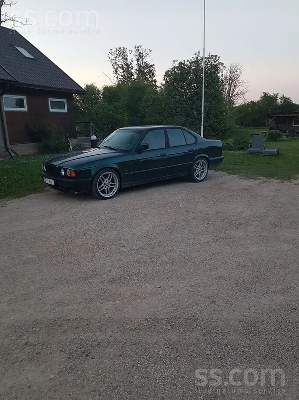BMW Rūc brauc bremzē. 