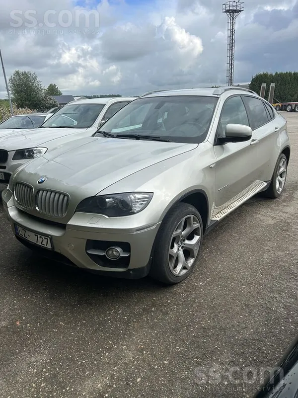 BMW Pārdod BMW X6.