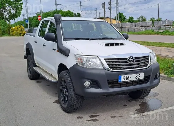 Toyota Toyota Hilux 2014 г. в. с оригинальным пробегом (п