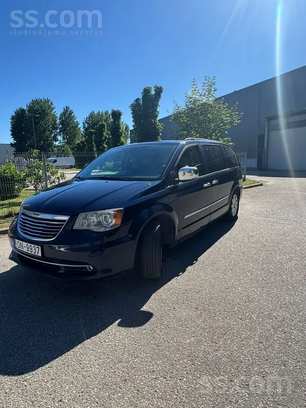 Chrysler Богатая комплектация, свежий тех осмотр. 8€на100км