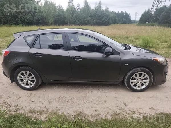 Mazda Pārdodu mazda3. Ir vizuāli defekti, ziemas riepas.