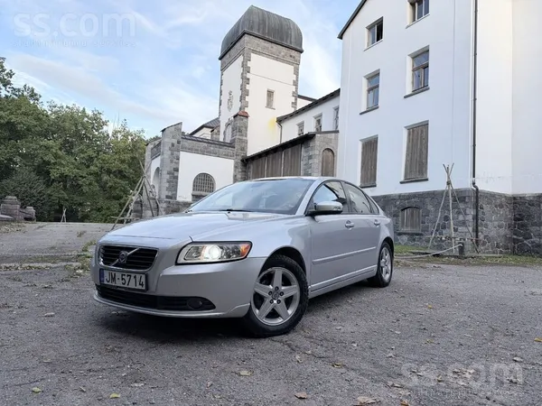 Volvo Pārdod koptu Volvo S40 1.6d