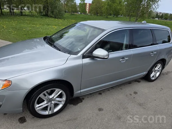 Volvo v70 D5 2.4D 158 kW Premium aprīkojums

Rets un ļoti kopts eksemplārs