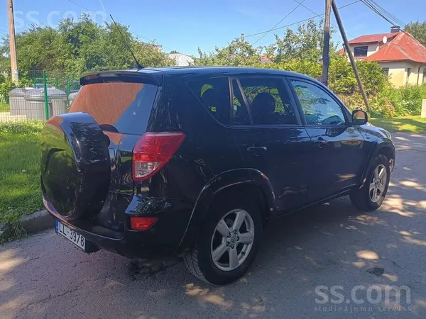Toyota Продаю автомобиль. Машина исправна, своевременно о