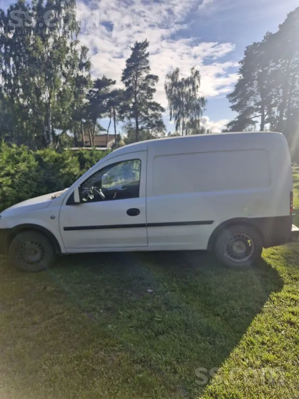 Opel Pārdod normālā stāvoklī darba autiņu. ...