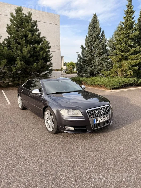 Audi S8