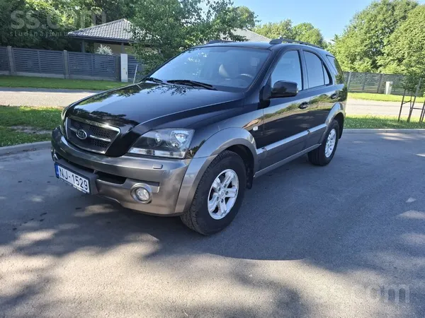 Pārdod Kia Sorento. Uzsilstot mašīna nedaudz raustās vainu neesam meklējuši