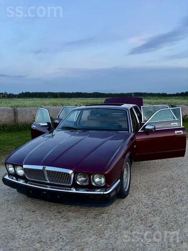 Pārdod elegantu Jaguar Sovereign ar 3.0 benzīna dzinēju un automātisko kārbu. 

Aprīkojums:

 Kruīza kontrole
 Elektrisk ...
