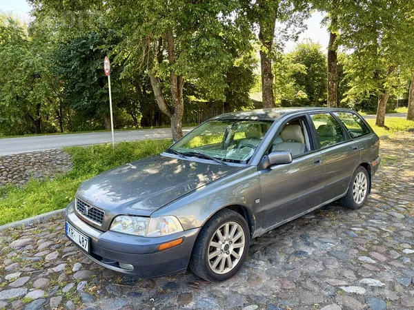 Volvo Pārdodu Volvo v40 2004 gada 1.9 dīzelis 85kw. Dina