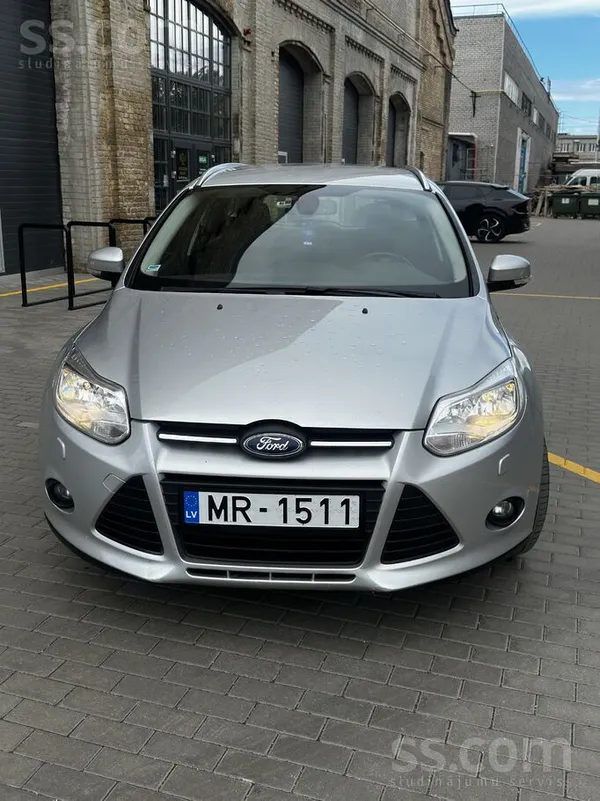 Ford Свежая машина с маленьким пробегом.
