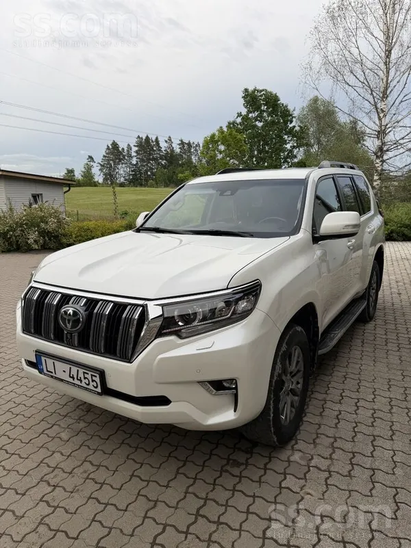Toyota Pārdodas labs auto komplektā vasaras un ziemas rie