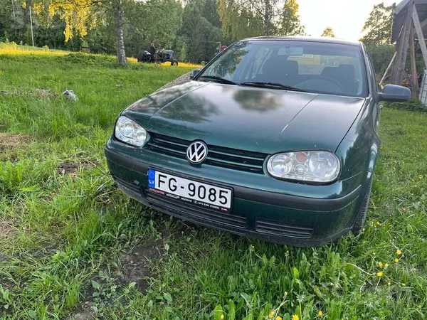 Volkswagen Samērā labi saglabājies, apakša vesala. Rūc, kusta