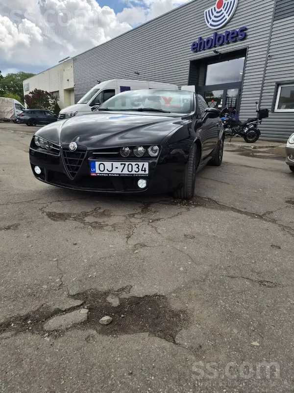 Pārdodu Alfa Romeo Spider 2006 gada ar 2.2 dzinēju. 
 Tikko izieta tehniskā