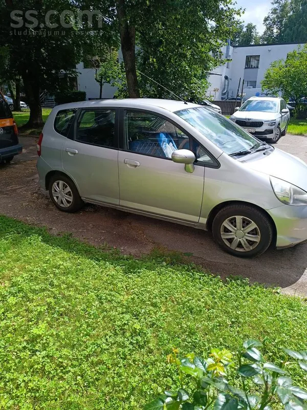 Продаю с техосмотром 2005, коробка автомат, расход 5 литров