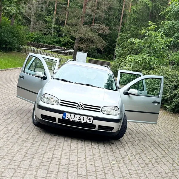 Volkswagen Pardodu tehniski labu golfu ar uzticamo sukna moto