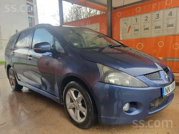 Mitsubishi Liels un ērts auto. 2011.gada Mitsubishi Grandis, 