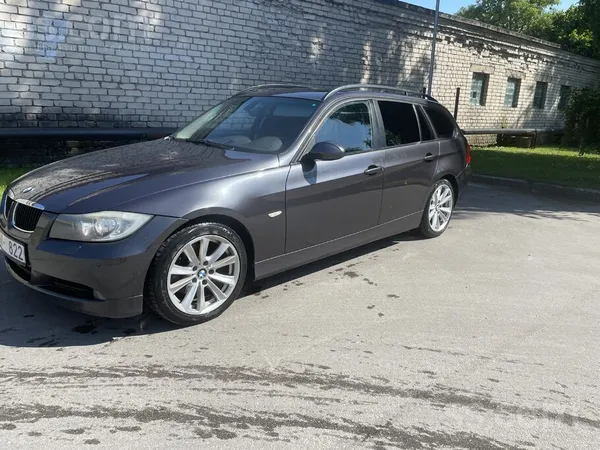 BMW Pārdod BMW 320 , ar 130 kW motoru , sēdies un brau