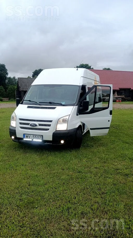 Ford Tirgojas Ford transit, 9vietu pasažieru auto ar vi