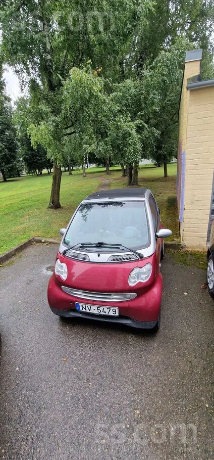 Продается Smart Fortwo. Технически машина на ходу, но требует внимания.
