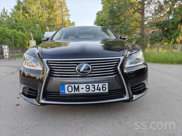 Pardodu Ls-460 facelifta modeli 2015 gada, 285 kw motors 8 atrumu automats,