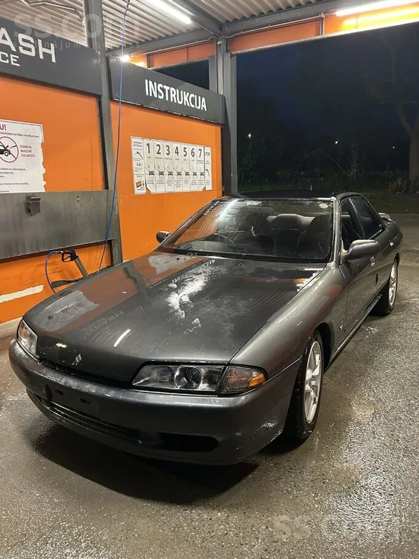 Nissan R32 skyline sedans
