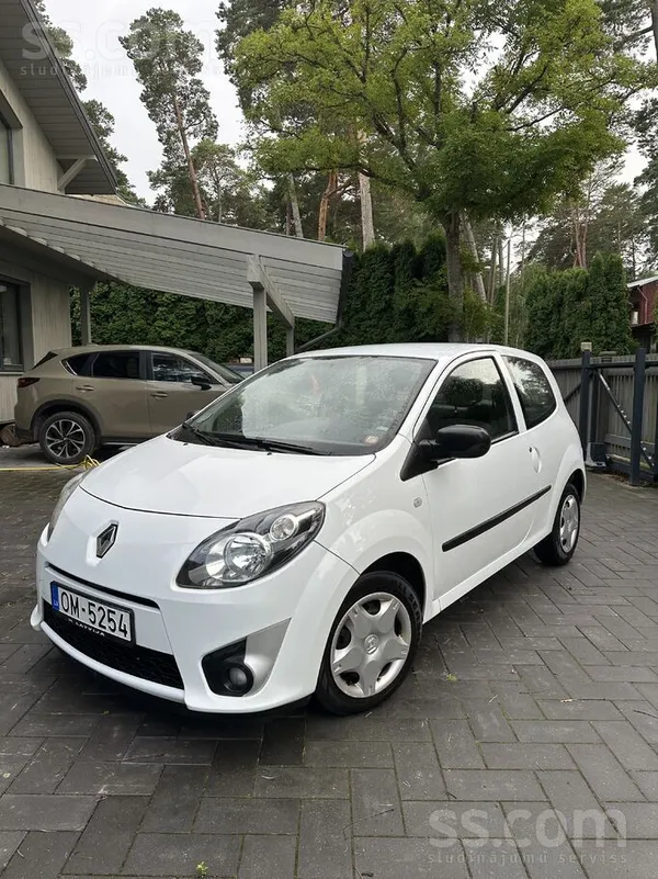 Renault Ekonomisks auto pilsētai, ideāls studentiem. Tehni