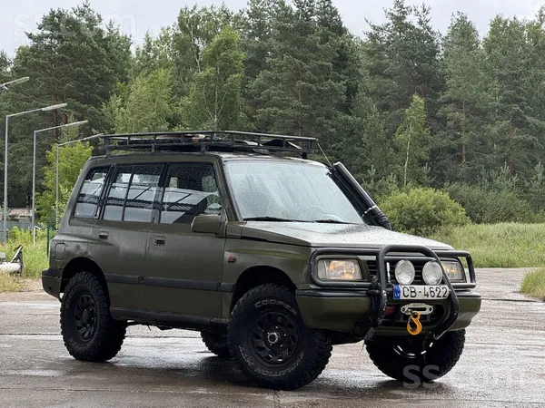 Pardodas Suzuki vitara ar 1.6 benzin/gāze motru un automātisko transmisiju.