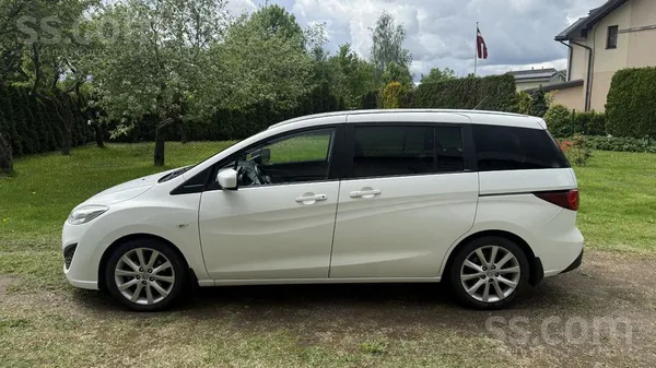 Mazda Pārdodu ļoti labu minivenu. 