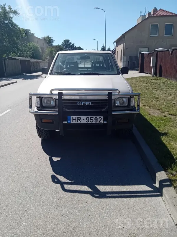 Opel Labas riepas uzliktas rudeni. Motors eļļu neād. Mo