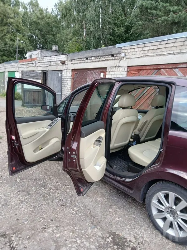 Продаю машину в хорошем состоянии. Экономное потребление топлива.
