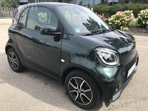Smart EQ forTwo “Premium” 
Krāsa: Dark Green
Dzinēja jauda: 41kw (56 Ps).