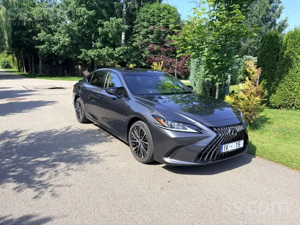 Pilna servisa vēsture pieejama Lexus Rīga Krasta autosalonā, kur šis auto ti