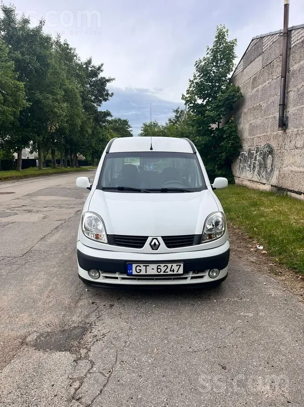 Renault Продаётся авто. Посмотреть можно в Огре. Есть пове