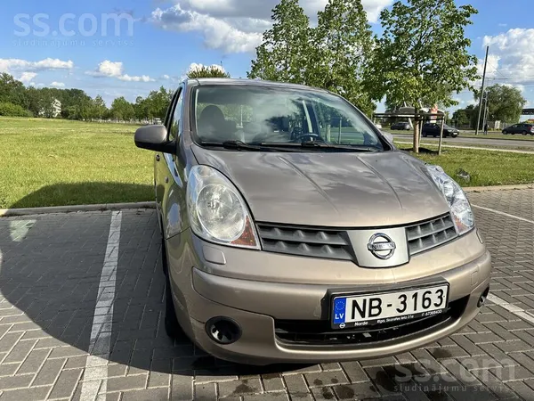 Nissan Nissan Note E11 бензин/газ