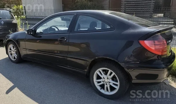 Mercedes Auto bez T/a. Foto redzama E-Csdd izdruka ar bojāj