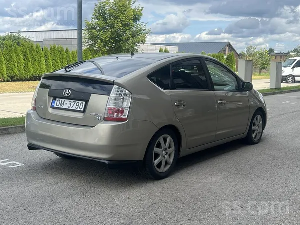 Jauna T. A, hibrīds un naftas gāze. Ēd 3 evro uz 100km. Super ekonomisks aut